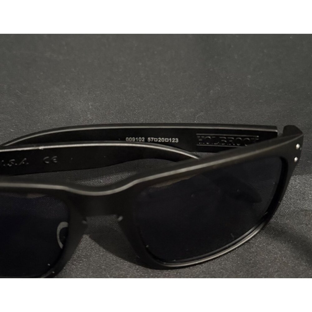 NEW Oakley Holbrook Mens Sunglasses 9102 Black Matte Frame Red Icons - Picture 7 of 7